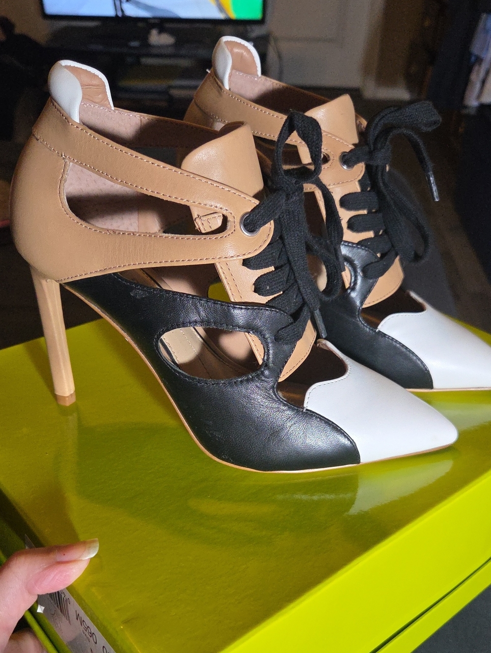 Gianni Bini Black, White & Tan Cutout Lace-Up Pointed Heels 6.5M
